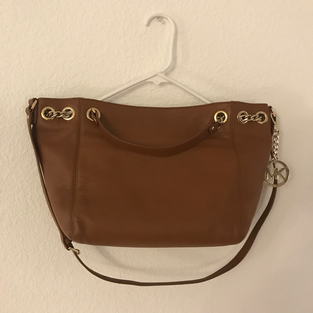 USED BUT GOOD CONDITION MICHAEL KORS LEATHER BAG